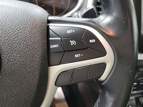 Used 2018 Jeep Cherokee Latitude Plus image 31