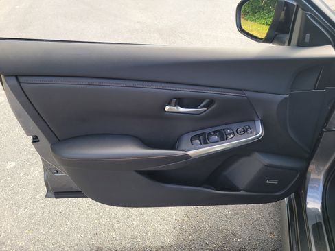 Used 2020 Nissan Sentra SR w/ Premium Package image 16