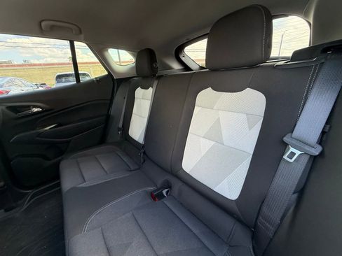 Used 2025 Chevrolet Trax LS w/ LS Convenience Package FWD image 15