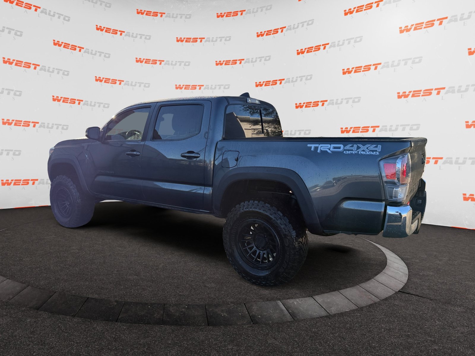 Used 2023 Toyota Tacoma TRD Off-Road AWD/4WD image 3