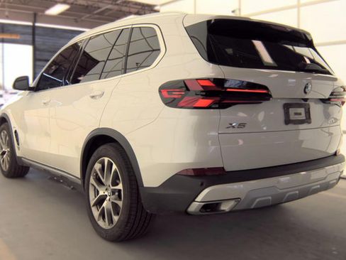 Used 2024 BMW X5 xDrive40i w/ Parking Assistance Package AWD/4WD image 7
