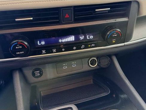 Certified 2025 Nissan Rogue SV AWD/4WD image 13