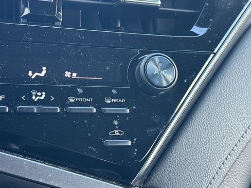 Used 2021 Toyota Camry SE FWD image 29