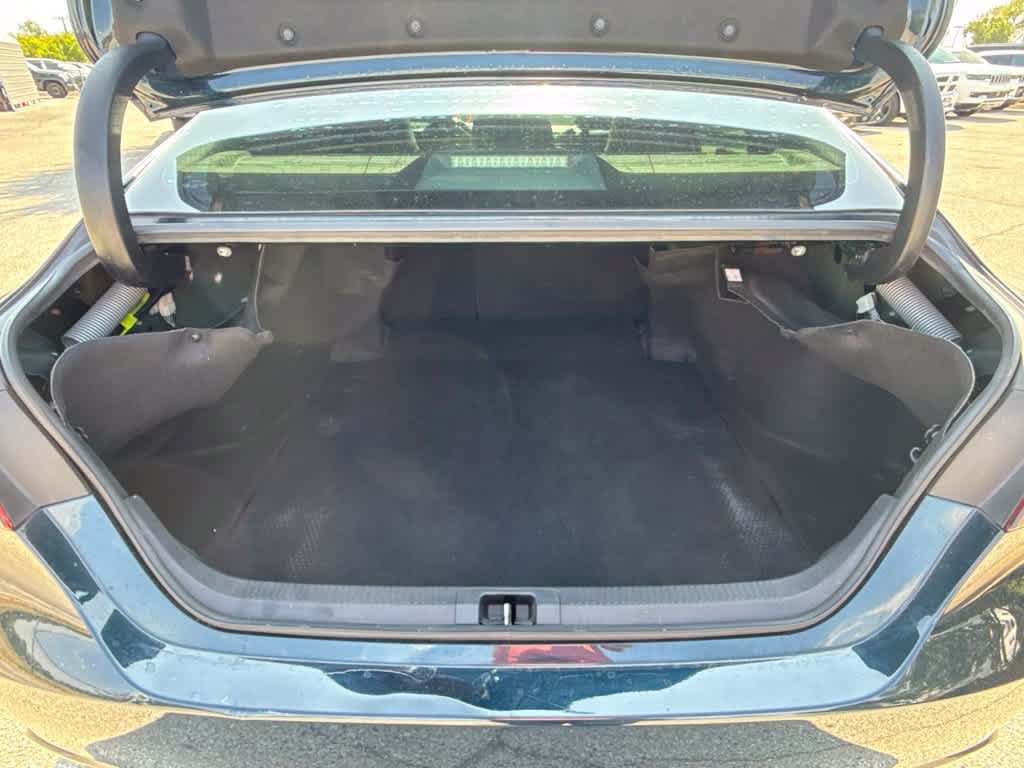Used 2020 Toyota Camry SE w/ Convenience Package FWD image 11