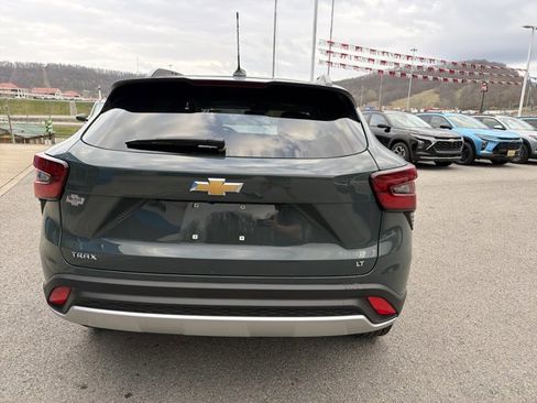 Used 2025 Chevrolet Trax LT w/ LT Convenience Package image 5
