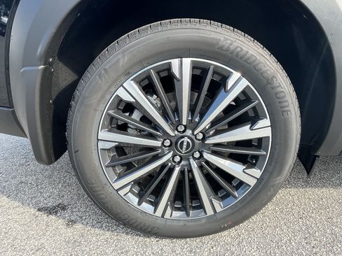 New 2026 Nissan Pathfinder Platinum AWD/4WD image 13
