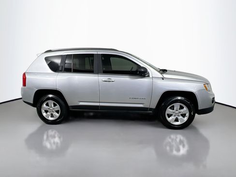 Used 2013 Jeep Compass Latitude FWD image 3