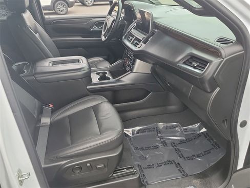 Used 2023 Chevrolet Suburban LT image 14