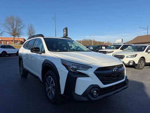 Used 2025 Subaru Outback Premium image 8