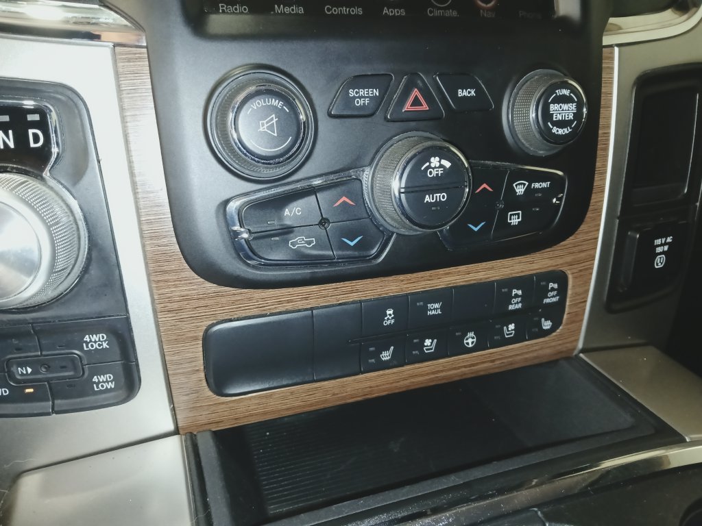 Used 2016 RAM 1500 Laramie w/ Convenience Group AWD/4WD image 18