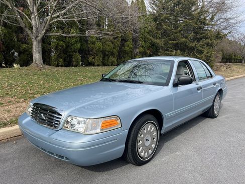 Used 2004 Ford Crown Victoria image 32