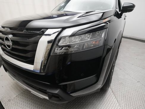 Certified 2025 Nissan Pathfinder SL image 24