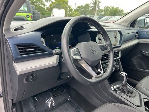 Used 2024 Volkswagen Taos SE image 10