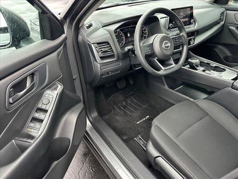 Used 2024 Nissan Rogue S image 9