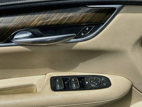 Used 2019 Cadillac XT5 FWD image 19