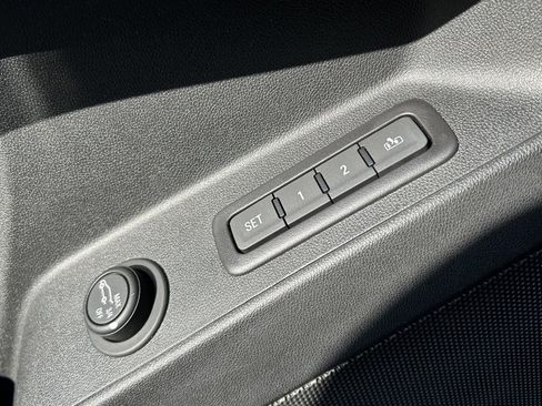 Used 2018 Chevrolet Equinox Premier image 48