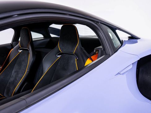 Used 2023 McLaren Artura RWD image 12