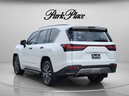 Used 2024 Lexus LX 600 4WD w/ Appearance Package image 3