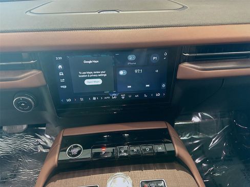 Used 2025 Lincoln Navigator Reserve image 9