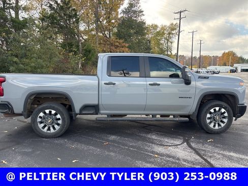 Used 2024 Chevrolet Silverado 2500 Custom w/ Custom Value Package image 10