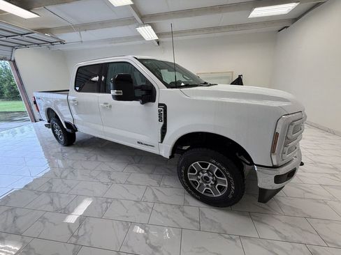Used 2024 Ford F250 Lariat AWD/4WD image 2