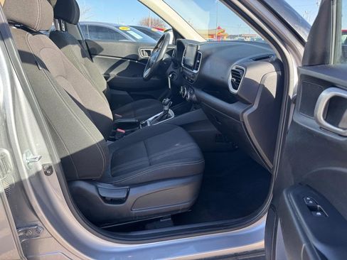 Used 2023 Hyundai Venue SEL image 12