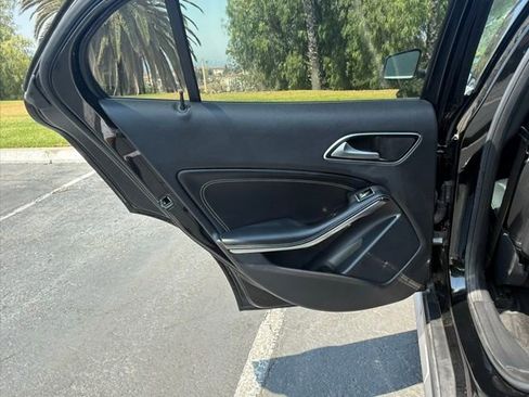 Used 2015 Mercedes-Benz GLA 250 4MATIC image 12