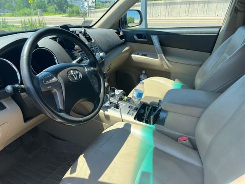 Used 2010 Toyota Highlander SE AWD/4WD image 7