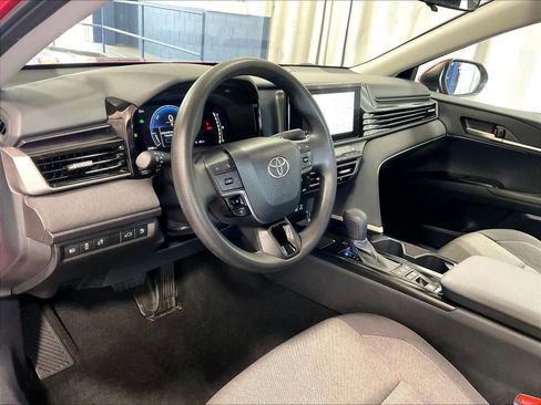 Used 2025 Toyota Camry LE image 8