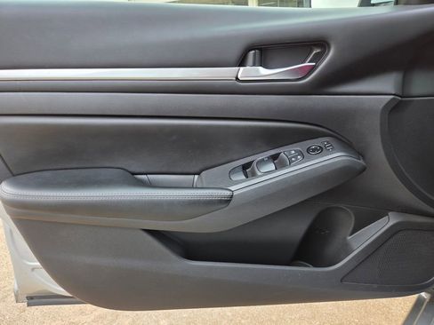 Used 2022 Nissan Altima 2.5 SV FWD image 24