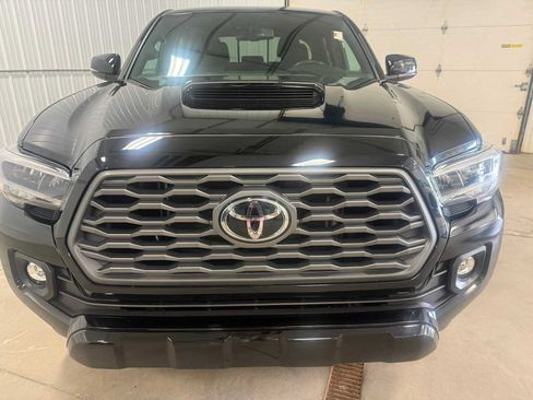 Used 2023 Toyota Tacoma TRD Sport AWD/4WD image 3