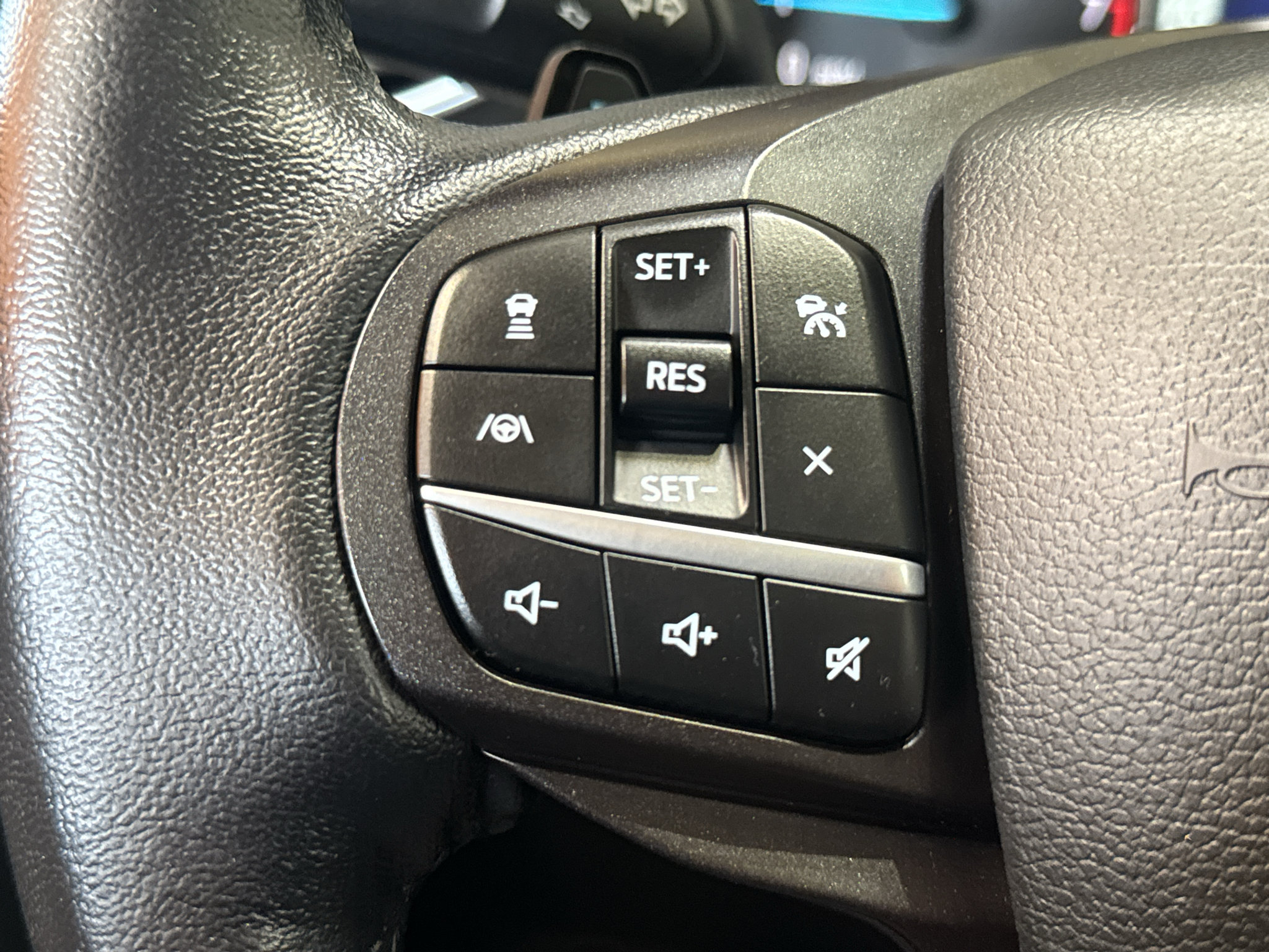 Used 2020 Ford Explorer XLT w/ Equipment Group 202A AWD/4WD image 24