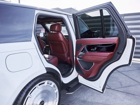 Used 2025 Land Rover Range Rover SE AWD/4WD image 24