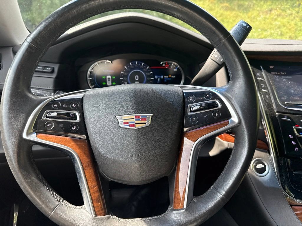 Used 2016 Cadillac Escalade Luxury AWD/4WD image 12