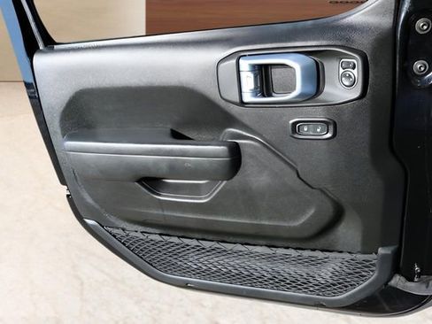 Used 2022 Jeep Gladiator Willys image 11