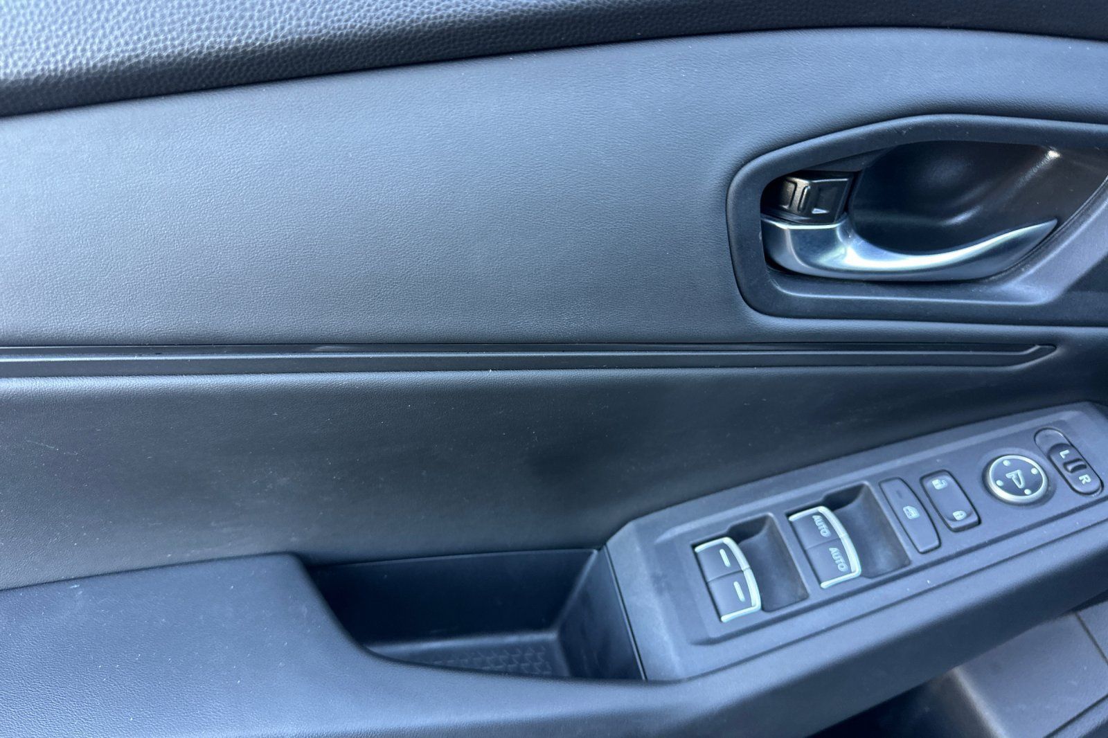 Used 2025 Honda Accord SE image 10