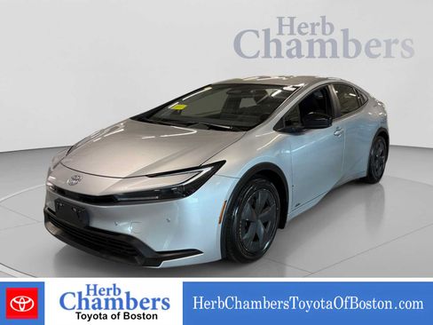 Used 2023 Toyota Prius LE AWD/4WD image 9
