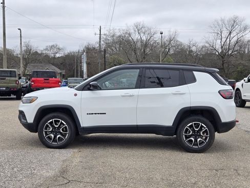Certified 2025 Jeep Compass Trailhawk w/ Trailhawk Elite Group AWD/4WD image 15