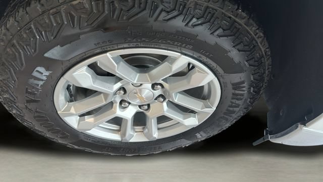 Used 2024 Chevrolet Silverado 1500 LT AWD/4WD image 18