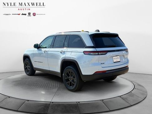 New 2026 Jeep Grand Cherokee Altitude image 14