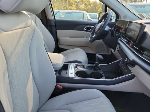 New 2026 Kia Carnival EX FWD image 34