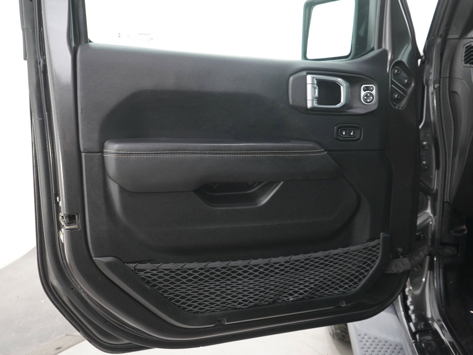 Used 2019 Jeep Wrangler Unlimited Sahara w/ Uconnect 4C Nav & Sound Group AWD/4WD image 21