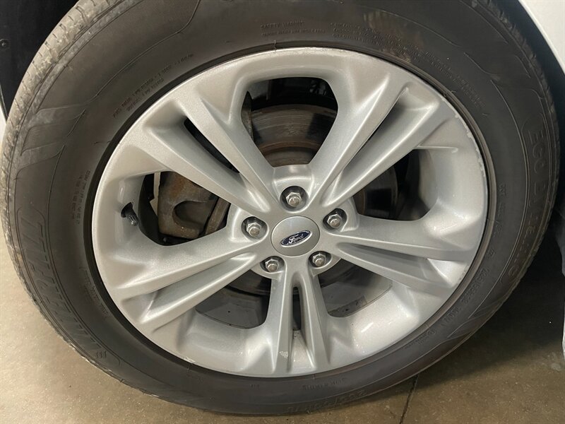 Used 2017 Ford Taurus SEL w/ Equipment Group 201A AWD/4WD image 21