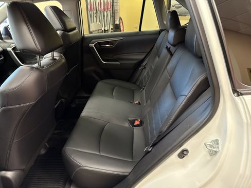 Used 2021 Toyota RAV4 XLE Premium image 26