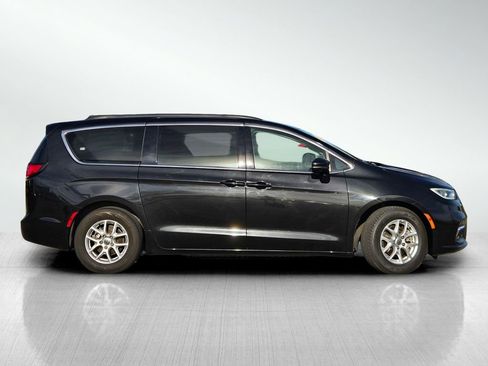 Used 2022 Chrysler Pacifica Touring-L image 3