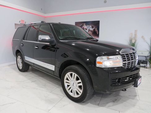 Used 2014 Lincoln Navigator Base 4x4 4dr SUV w/ Equipment Group 101A image 2