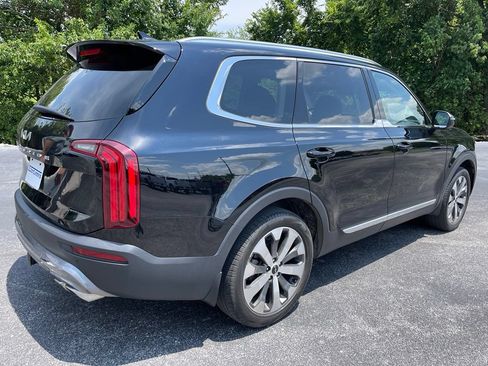 Used 2022 Kia Telluride EX w/ EX Premium Package FWD image 3
