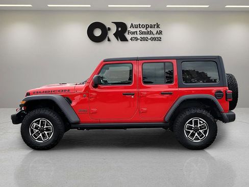 Used 2024 Jeep Wrangler Unlimited Rubicon AWD/4WD image 3