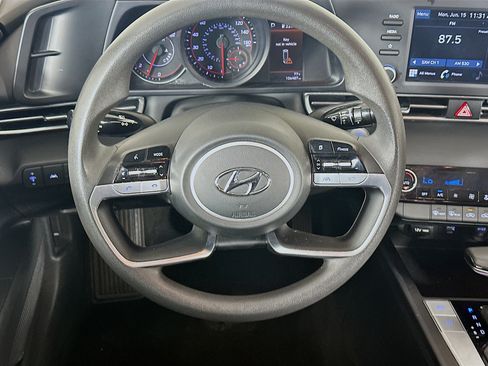 Used 2021 Hyundai Elantra SEL FWD image 18
