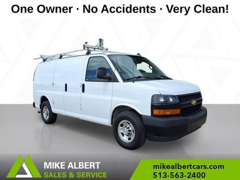 Used 2021 Chevrolet Express 3500 w/ Driver Convenience Package RWD image 1